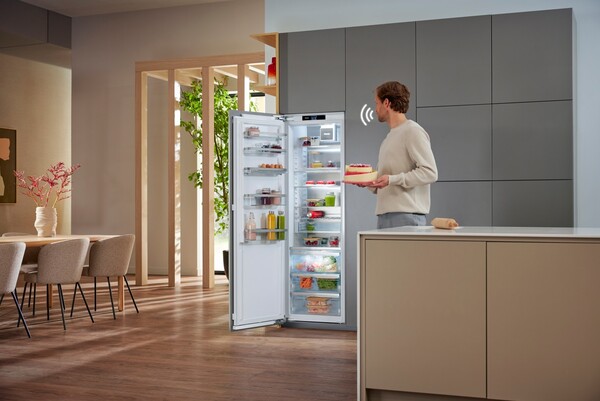 밀레 냉장고 액티브도어 기능, 음성 명령과 터치만으로 도어 제어
