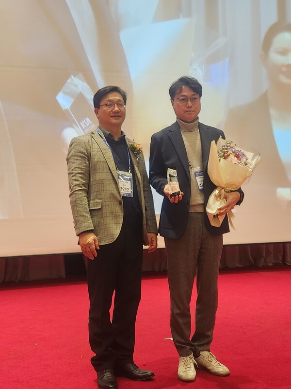 김인호 대한스키협회장, 최효선 넥센타이어 전략마케팅 BS장 (왼쪽부터)