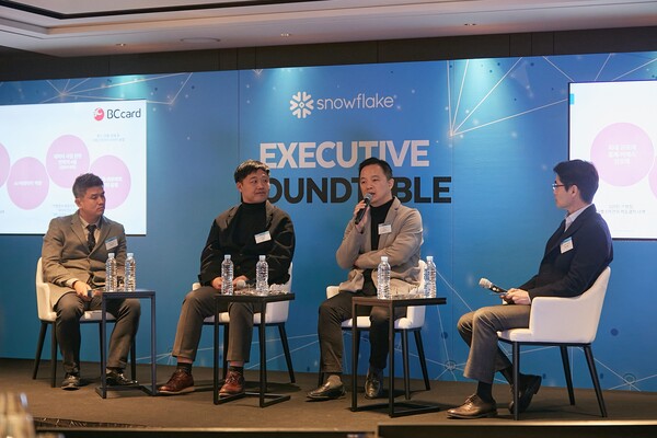 스노우플레이크 코리아 홍상민 이사, CJ프레시웨이 김종호 디지털 혁신 담당, BC카드 데이터 사업본부 오성수 본부장, 스노우플레이크 코리아 최기영 사장 (왼쪽부터)