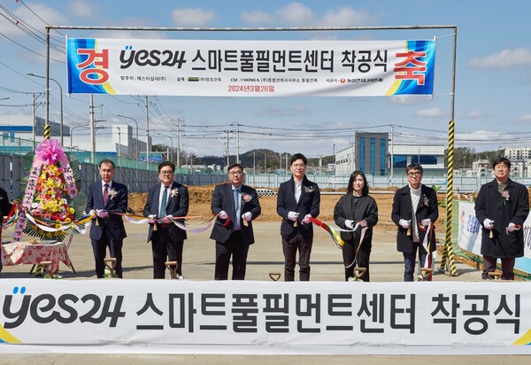 한세예스24홀딩스 김석환 부회장, 예스24㈜ 최세라 대표 (왼쪽 네 번째부터)