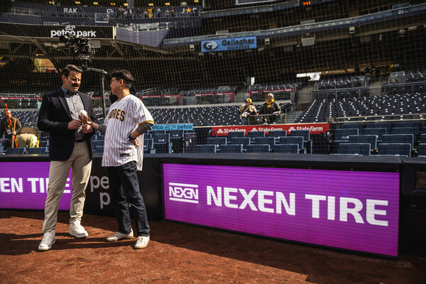 샌디에이고 파드리스 구단의 홈경기장인 Petco Park에 노출되는 넥센타이어 브랜드