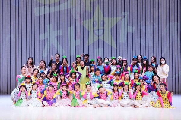 2023 꿈의 댄스팀: 안은미 무용감독과 참가 아이들이 '관악 으라차찬' 공연 후