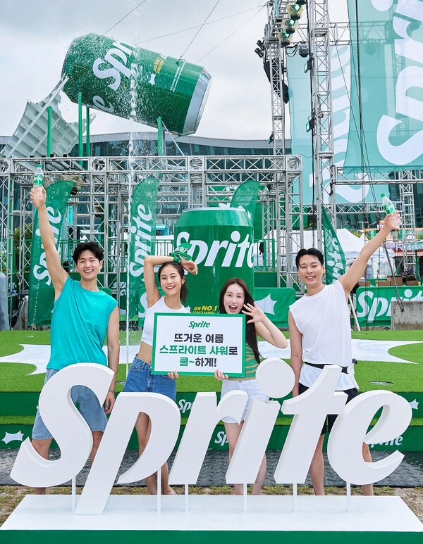 바닥에서 물줄기가 뿜어져 나오는 ‘스프라이트 워터 스플래시 존’