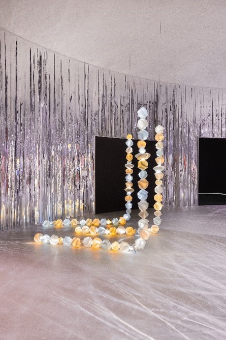 중국 상하이 트리니티 팝업에 설치된 김충재 작가의 작품  ⓒ Cartier