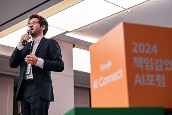 포럼에서 주제 발표중인 루도빅 페란(Ludovic Peran) 구글 딥마인드 프로덕트 매니저