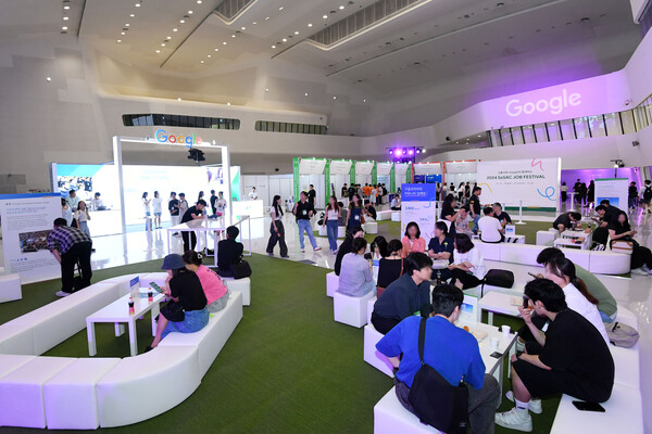 '2024 새싹(SeSAC) 잡 페스티벌'에 마련된 스타트업 부스