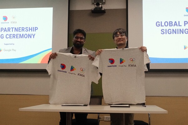 라리스 구디파티(Lalith Gudipati) 대시툰 COO와 서범강 한국웹툰산업협회 회장(왼쪽부터)