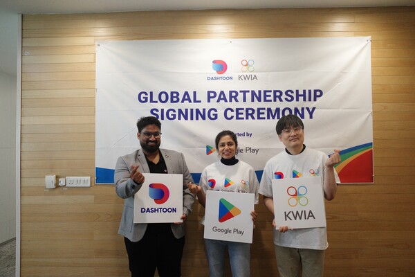 라리스 구디파티 대시툰 COO, 아디티 샤투르베디(Aditi Chaturvedi) 구글 플랫폼 & 디바이스 정책 부분 인도 총괄, 서범강 한국웹툰산업협회장 (왼쪽부터)