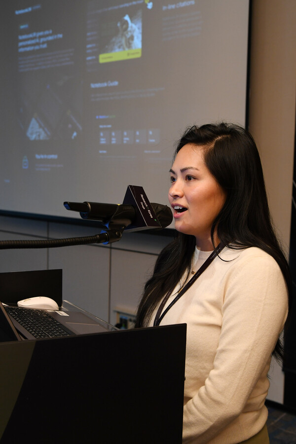 '노트북LM’ 연구사례 소개하는 라이자 마틴 구글 리서치 프로덕트 매니저