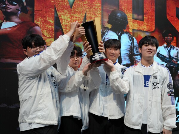 PMPS 2024 시즌 3 우승팀 디알엑스 (왼쪽부터 큐엑스 이경석 선수, 현빈 전현빈 선수, 쏘이지 송호진 선수, 씨재 최영재 선수 )