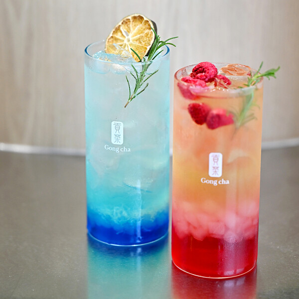 해운대 블루 펀치와 동백꽃 블로썸 티 (왼쪽부터)