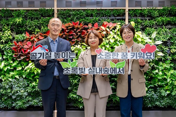 밀알복지재단 남궁규 사무처장, 가능다함께돌봄센터 최선희 센터장, 한국 코카-콜라 구남주 상무 (왼쪽부터)