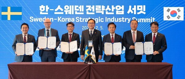 성 브라이언 헥사곤 매뉴팩처링 인텔리전스 코리아 사장, 토마스 아플퀴스트 에릭슨엘지 사장, 최동렬 KT 대구/경북 광역본부 본부장, 정인교 산업통상자원부 통상교섭본부장, 이계우 산업단지경영자연합회 회장, 민동욱 글로벌선도기업협회장, 이상훈 한국산업단지공단 이사장 (왼쪽부터)