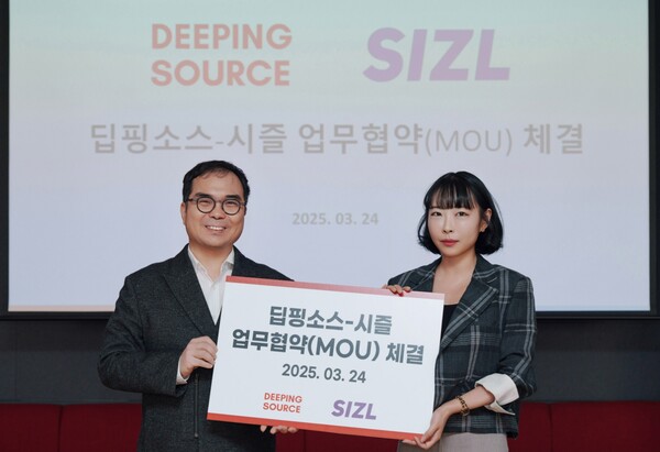 온라인카지노 슬롯 김태훈 대표와 이지현 시즐 대표(왼쪽부터)