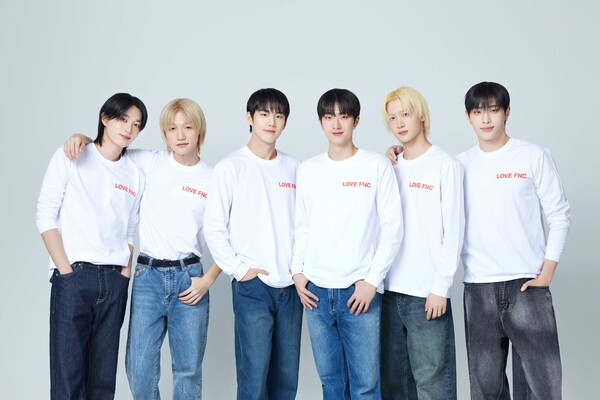 사진 LOVE FNC