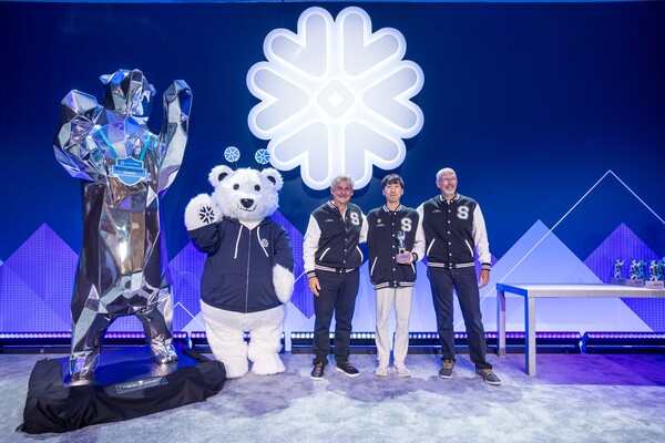 스노우플레이크 공동 창립자 티에리 크루아네스(Thierry Cruanes), 넥슨 이재면 팀장, 공동 창립자 겸 제품 부문 사장 베누아 다쥬빌(Benoit Dageville) (오른쪽부터)