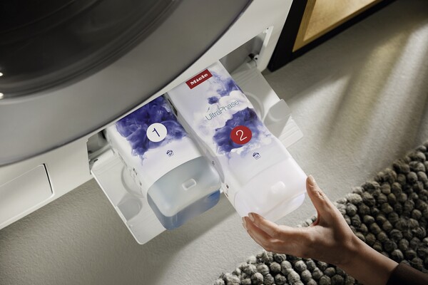 세제 자동 투입으로 세제 사용량을 최대 30%까지 줄여주는 밀레 트윈도스 세탁기