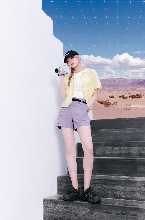 ‘피오르 샌들’을 착용한 노스페이스 홍보대사 이서