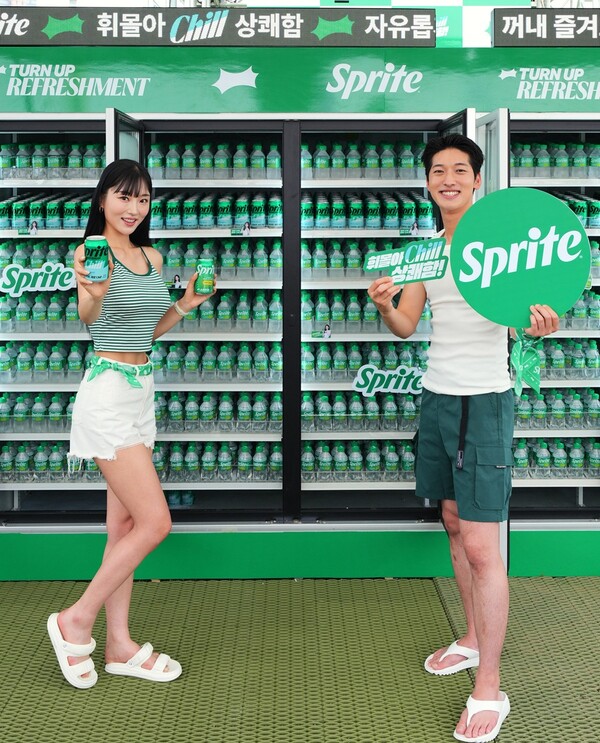 스프라이트 제품을 더 많은 관객들이 시음할 수 있는 ‘스프라이트 편의점’ 콘셉트의 샘플링 존을