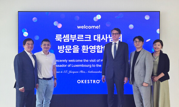 오케스트로 김범재 대표, 오케스트로 김민준 이사회 의장, 주한 룩셈부르크 자크 플리스 대사, 오케스트로 김영광 CTO, 룩셈부르크 무역투자청 구선미 수석 무역투자 담당관 (왼쪽부터)