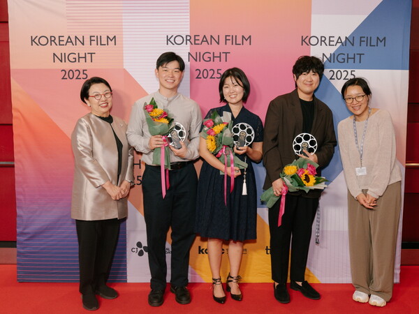 쪽부터 민희경 CJ사회공헌추진단장, 테일러 상현 리, 지원 리, 제롬 유, 윤가은 감독 / 사진 영화진흥위원회 제공