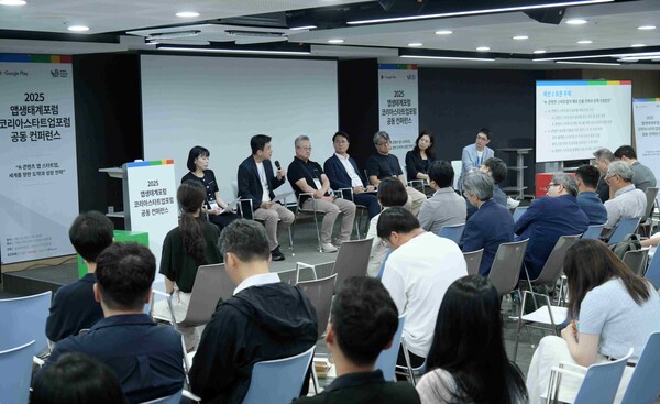 김혜진 문화체육관광부 문화산업정책과 사무관, 조대곤 연세대 경영학부 교수, 조규석 투니모션 대표, 임진규 디지털산업정책협회 실장, 김홍기 스페이스오디티 대표, 전민선 구글플레이 앱 파트너십 매니저, 최지영 코리아스타트업포럼 상임이사 (왼쪽부터)