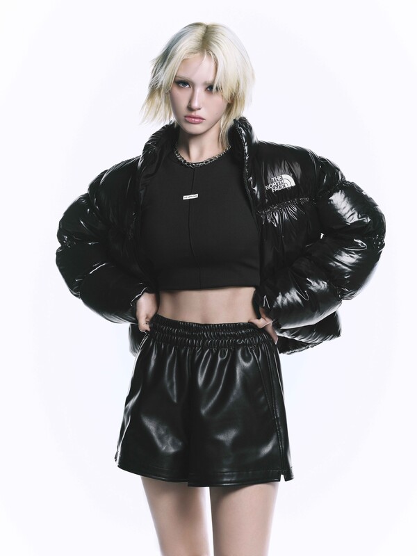 ‘엘라 눕시 다운 재킷’을 착장한 노스페이스 홍보대사 전소미