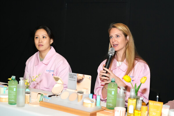 라로제 창립자 콜린 베르트랑과 (주)라로제코리아 이지선 대표