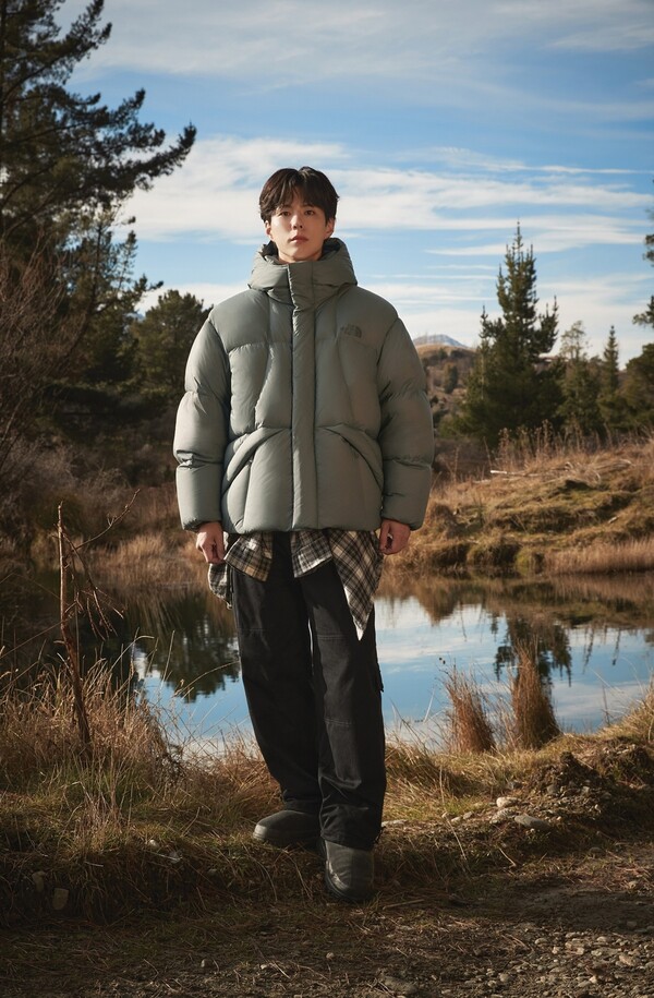 ‘스카이 다운 재킷’을 착용한 노스페이스 홍보대사 박보검
