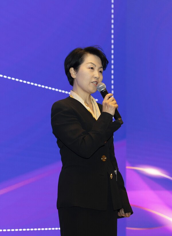 환영사를 하고 있는 김미진 WIN 회장